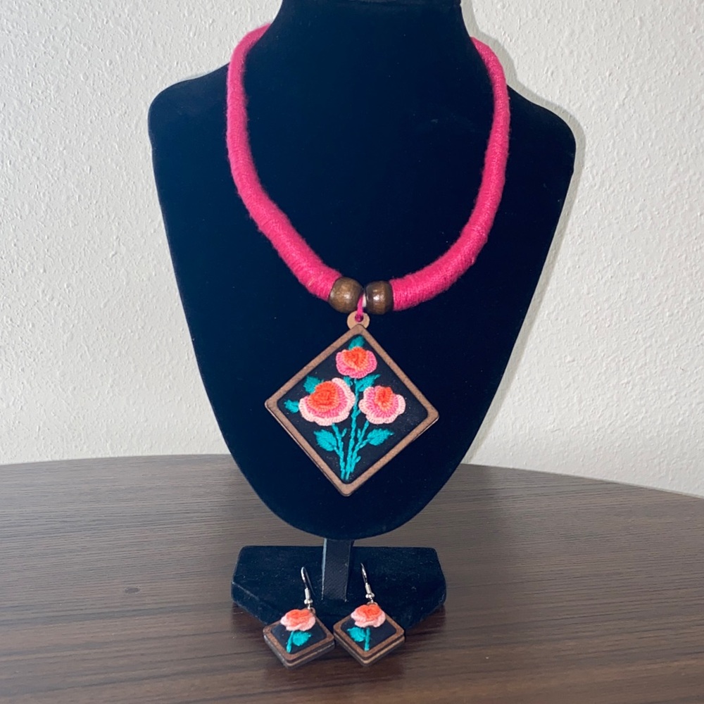 Handcrafted Floral Pendant Necklace and Earring Set - Picture 4 of 14